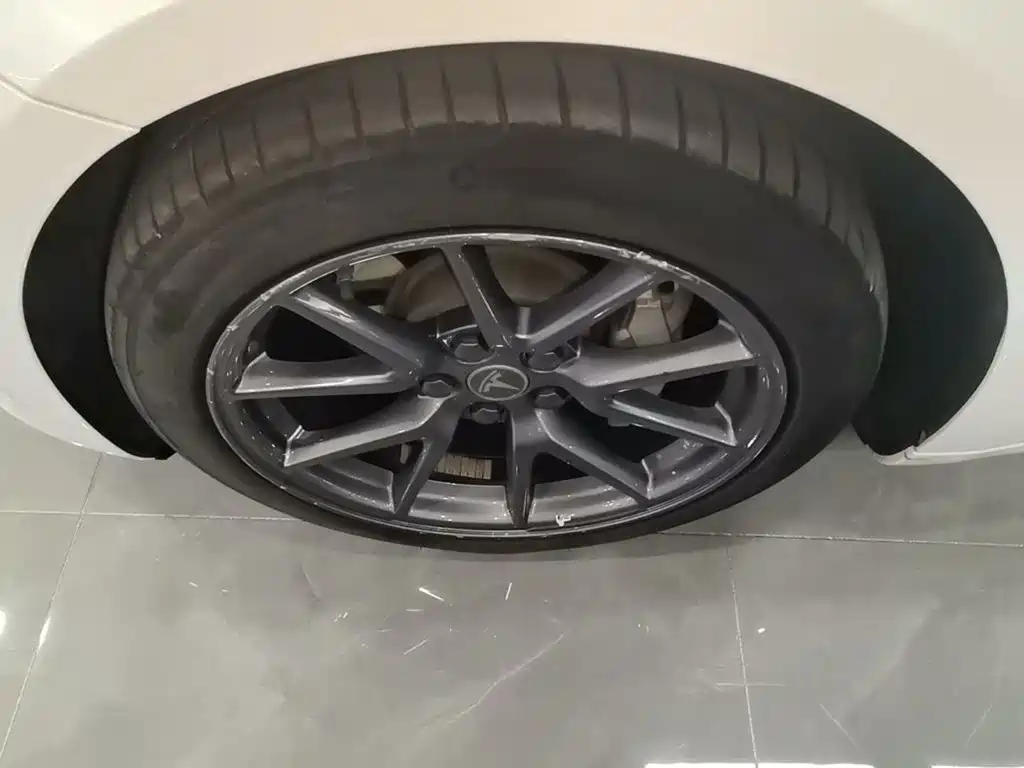 Tesla Model 3 — миниатюра 23