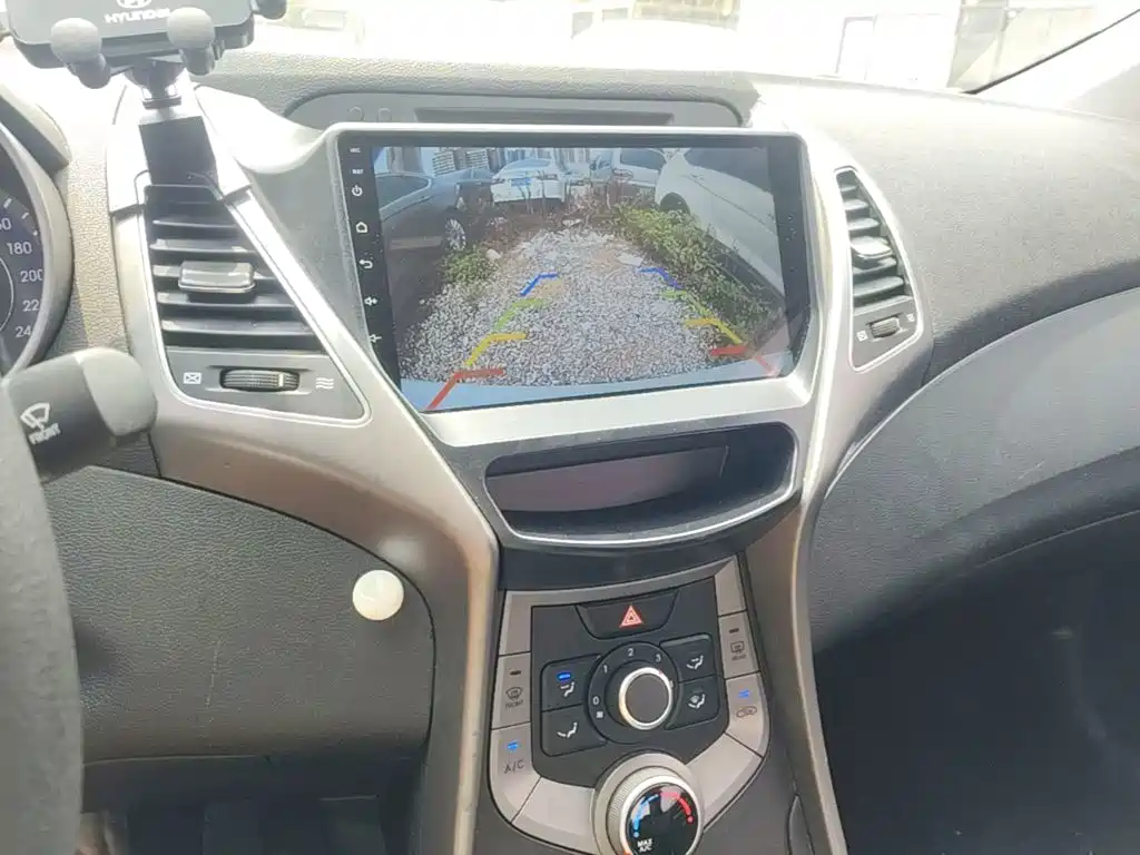 Hyundai Elantra Langdong — миниатюра 13