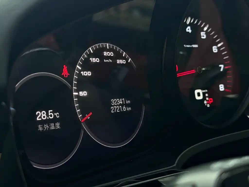 Porsche Cayenne — миниатюра 7
