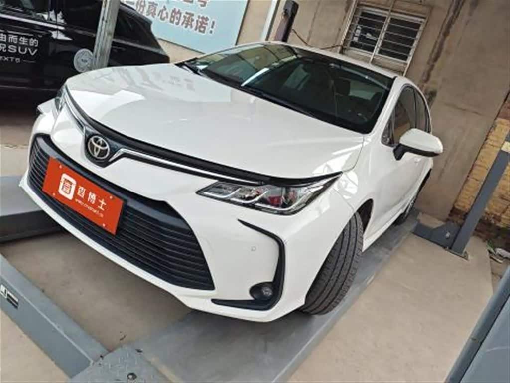 Toyota Corolla 1.2 л 2023 г. Белый, пробег 31000 км