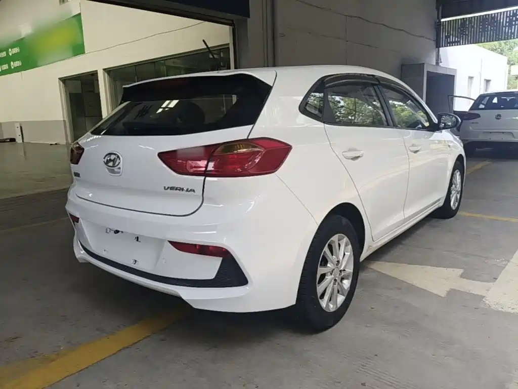 Hyundai Verna RV — миниатюра 7