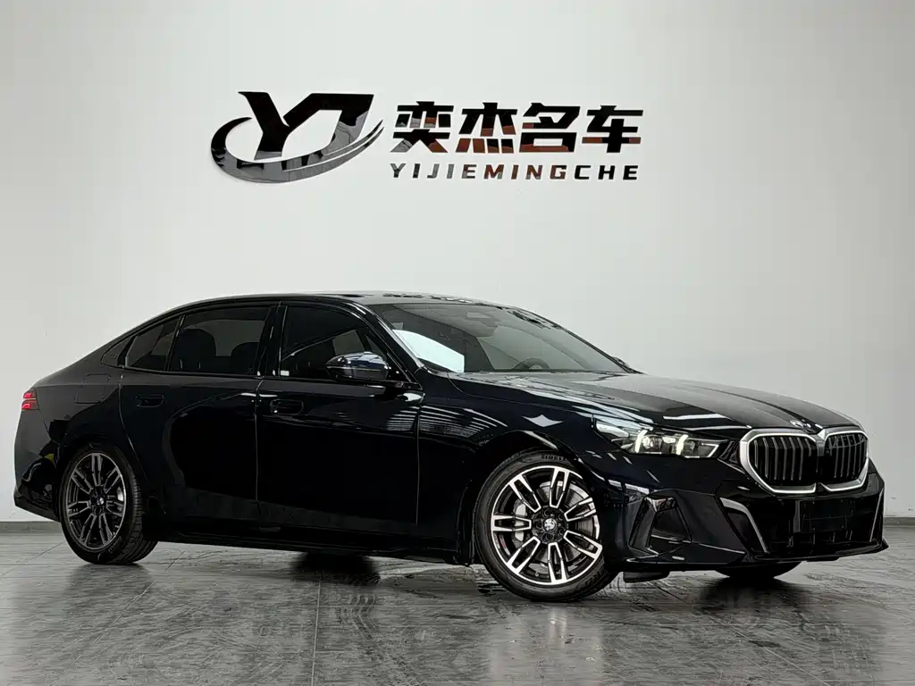BMW 5 Series — миниатюра 3