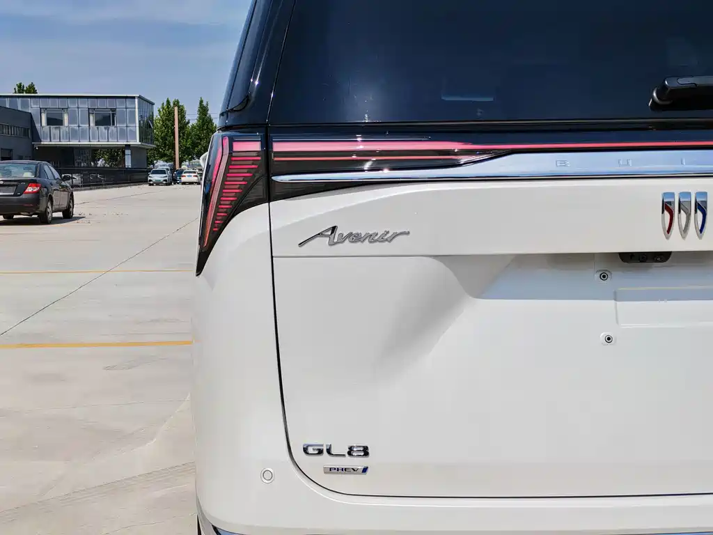Buick GL8 Hybrid — миниатюра 6