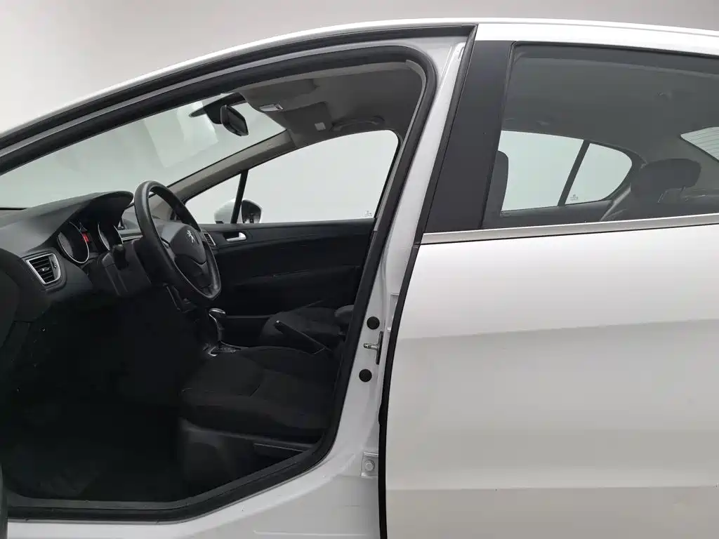 Peugeot 308 — миниатюра 10
