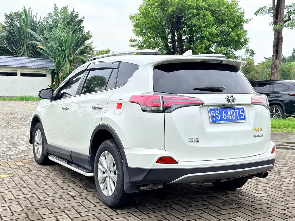 Toyota RAV4 — миниатюра 13