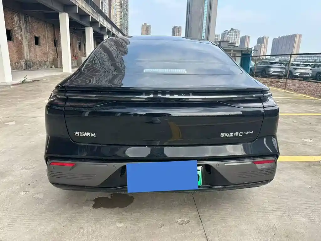 Geely Galaxy Galaxy 8 8 2025 60km EM-i Luxury