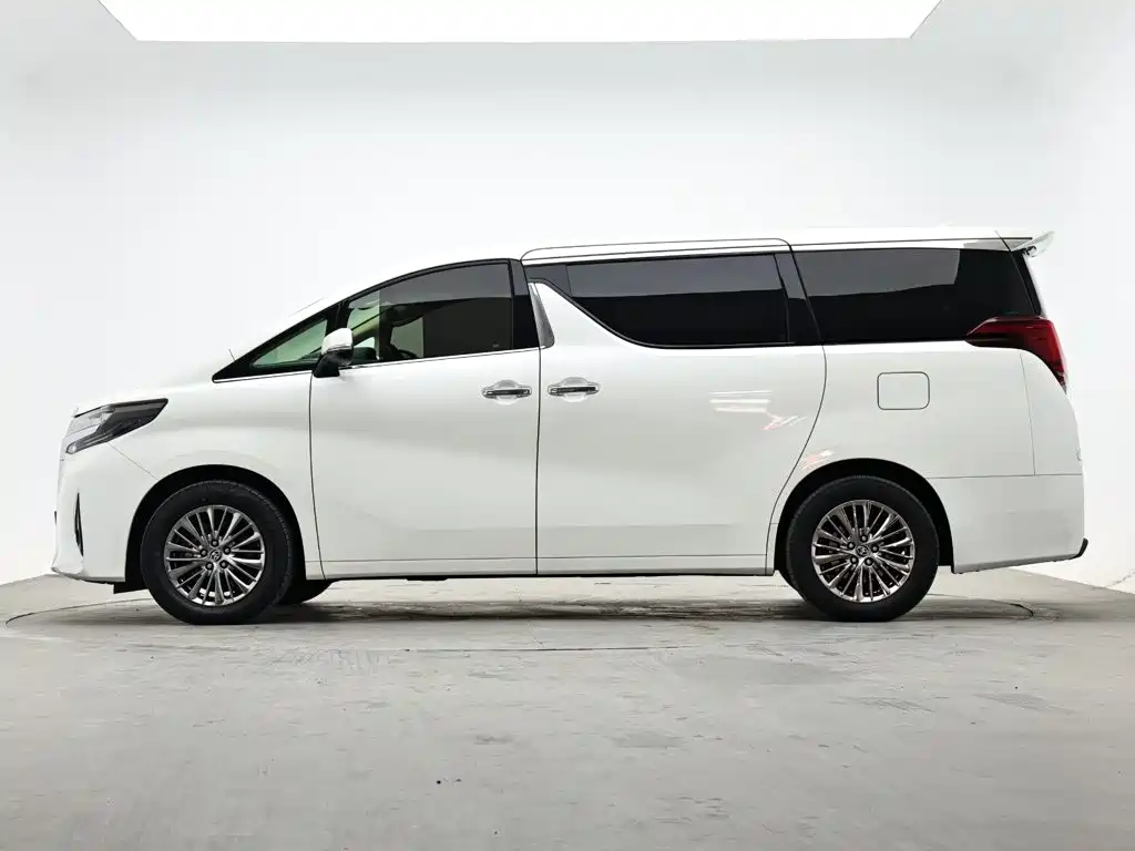 Toyota Alphard — миниатюра 5
