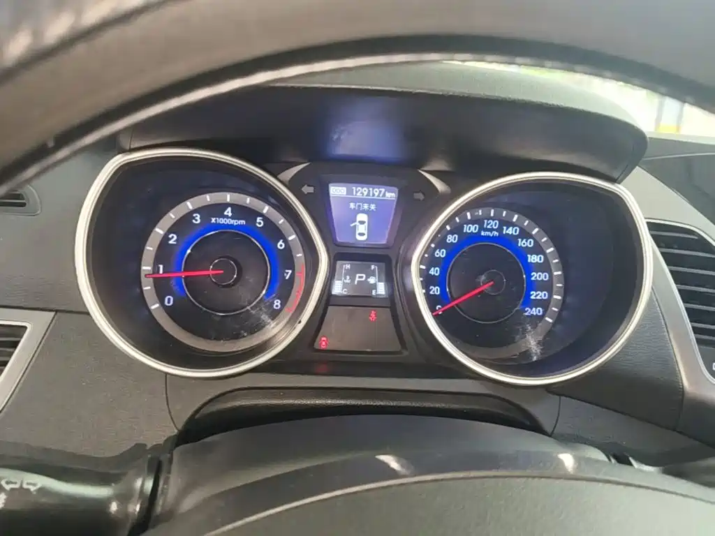 Hyundai Elantra Langdong — миниатюра 12