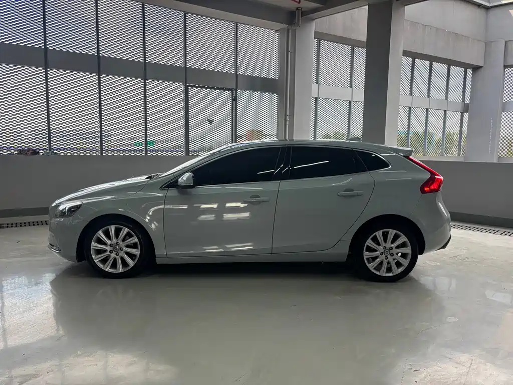 Volvo V40 — миниатюра 11