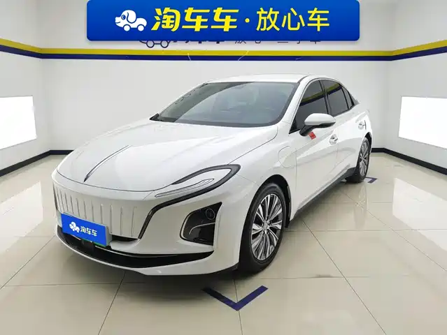 Hongqi E-QM5