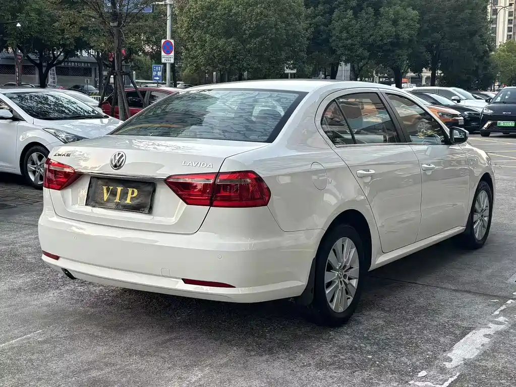 Volkswagen Lavida — миниатюра 5