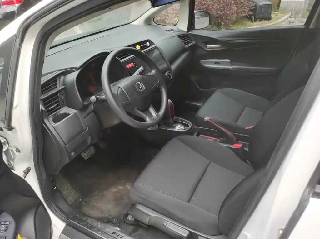 Honda Fit — миниатюра 9