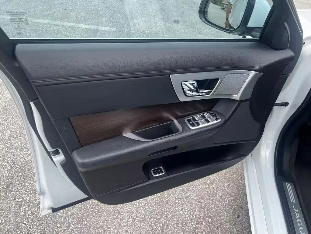 Jaguar XF — миниатюра 12