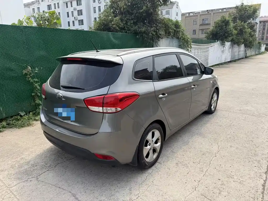 Kia Carens — миниатюра 3