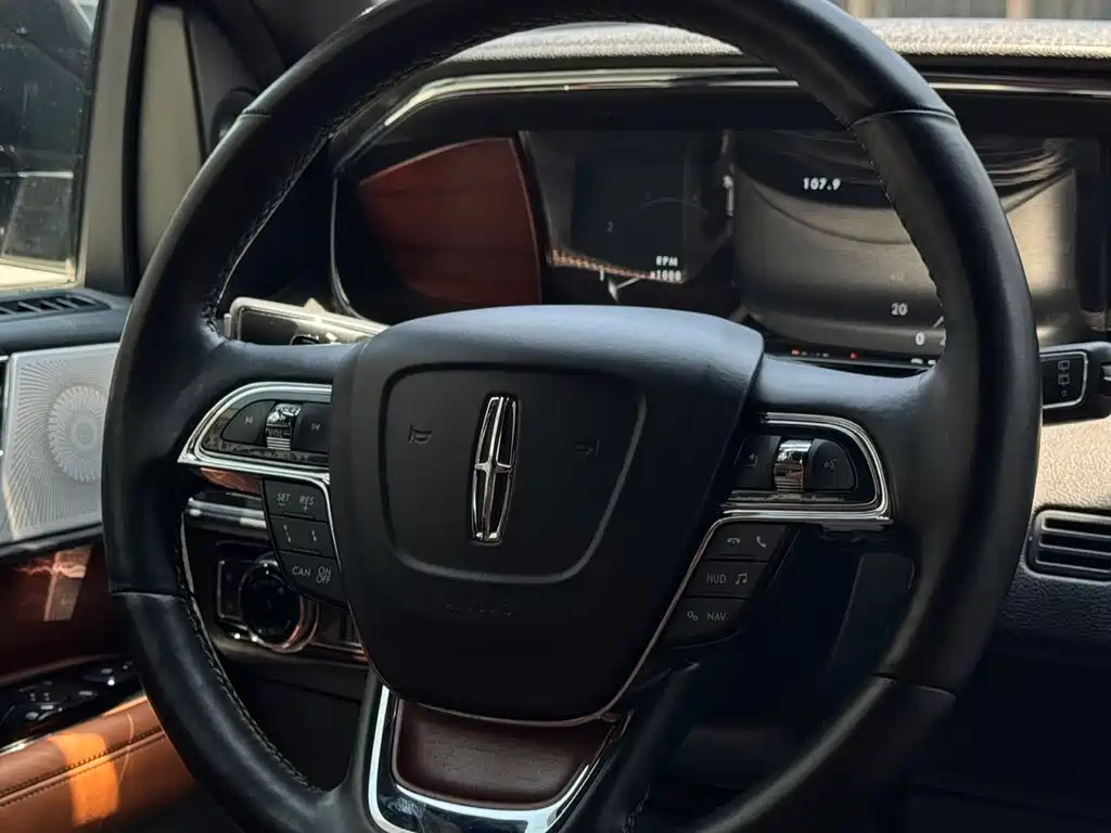 Lincoln Navigator — миниатюра 3