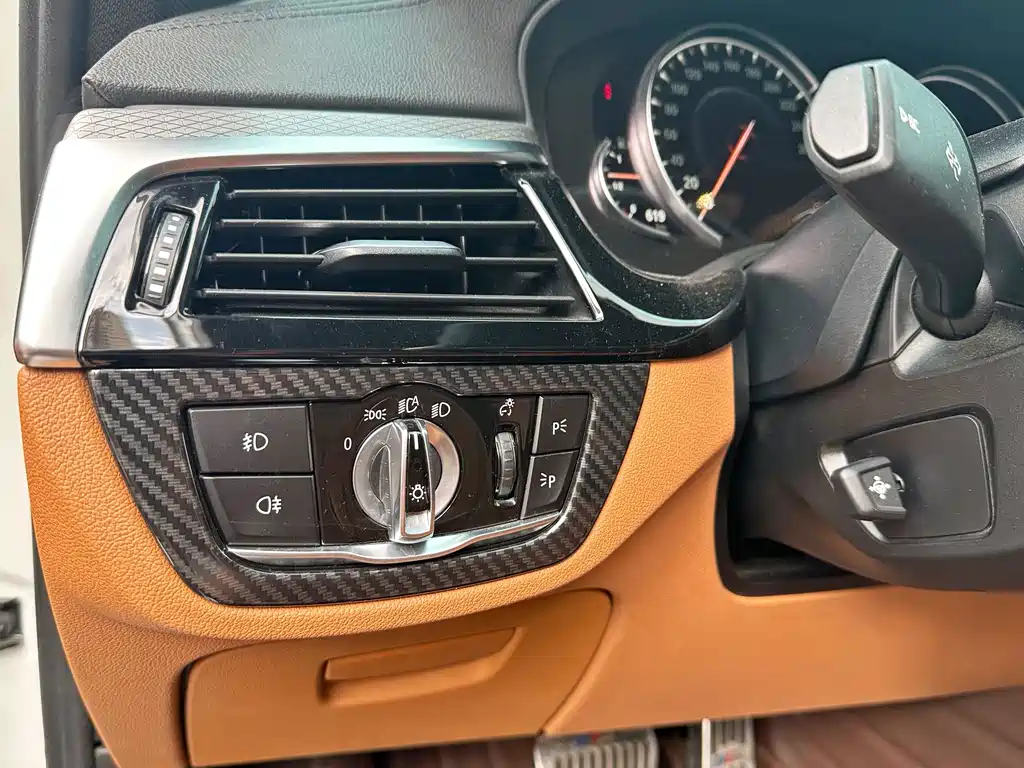 BMW 5 Series (Import) — миниатюра 13