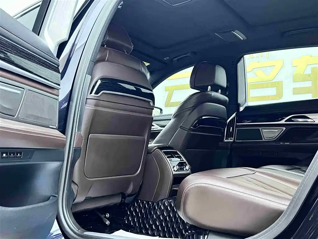 BMW 7 Series — миниатюра 10