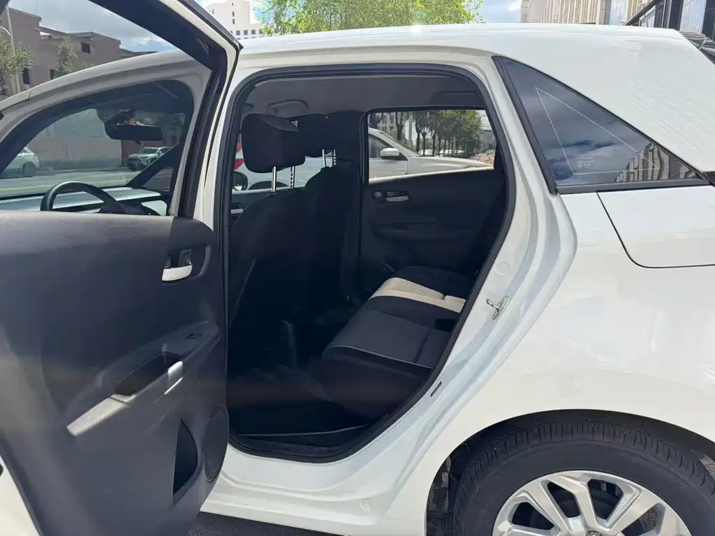 Honda Fit — миниатюра 8