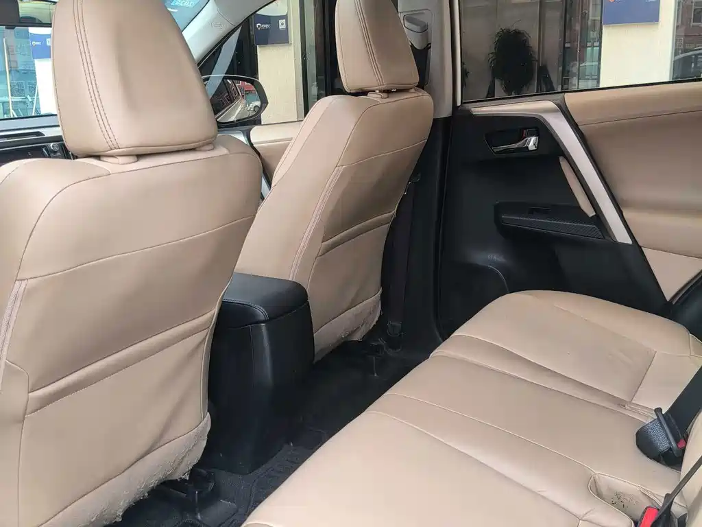 Toyota RAV4 — миниатюра 9