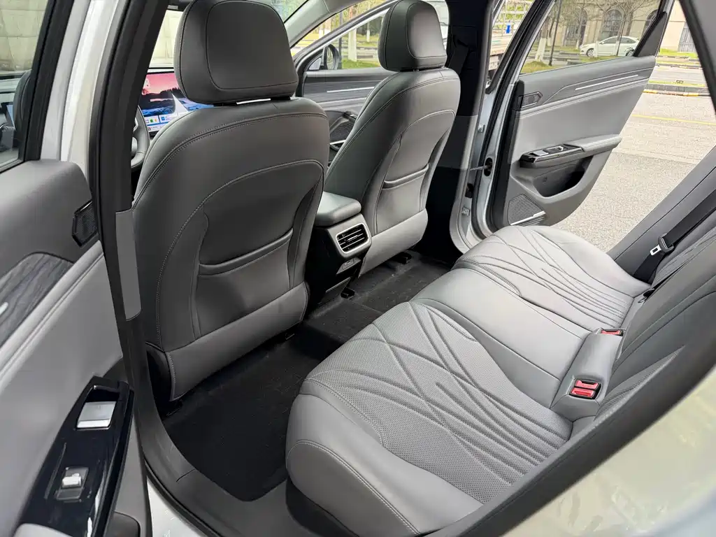 GEELY GALAXY GALAXY L6