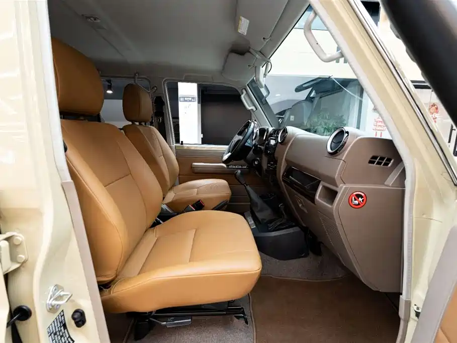 Toyota Land Cruiser LC76 2023 4.5T