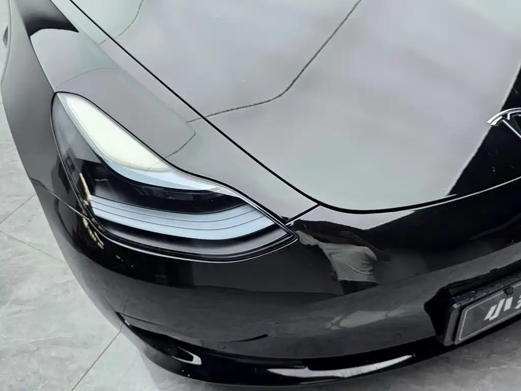Tesla Model 3 — миниатюра 2