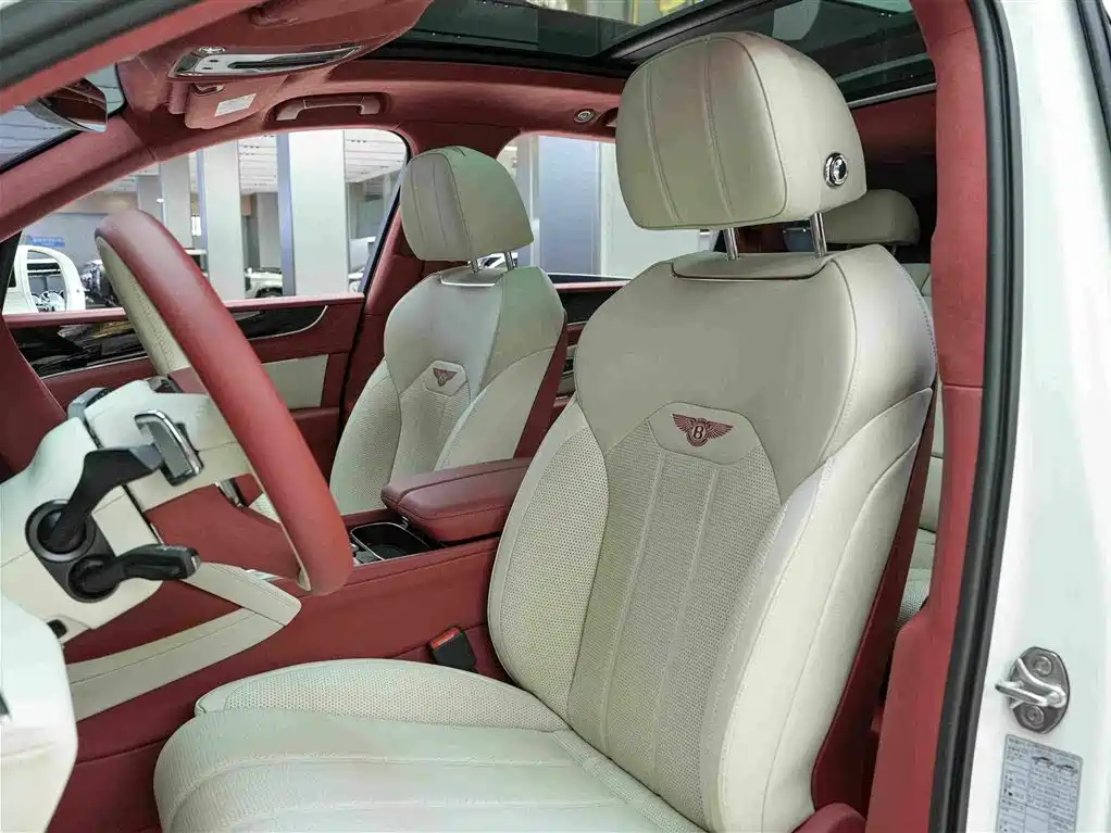 Bentley Bentayga PHEV — миниатюра 13