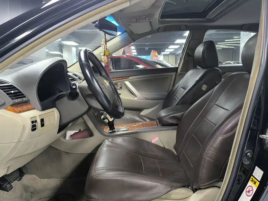 Toyota Camry — миниатюра 5