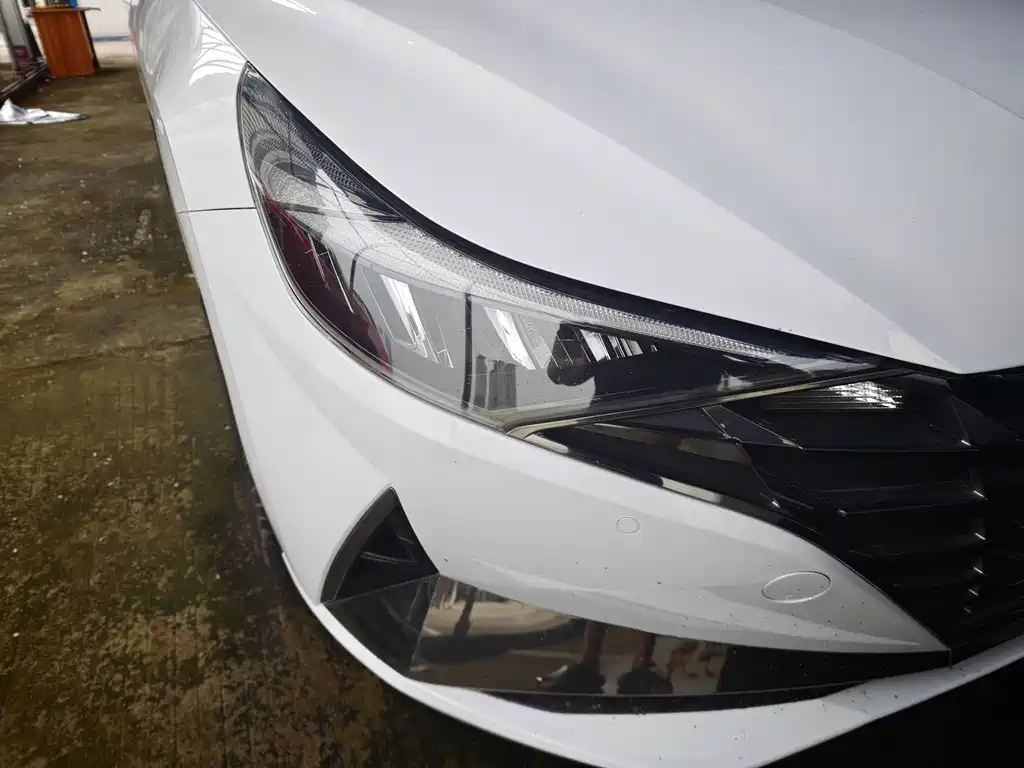 Hyundai Elantra — миниатюра 12