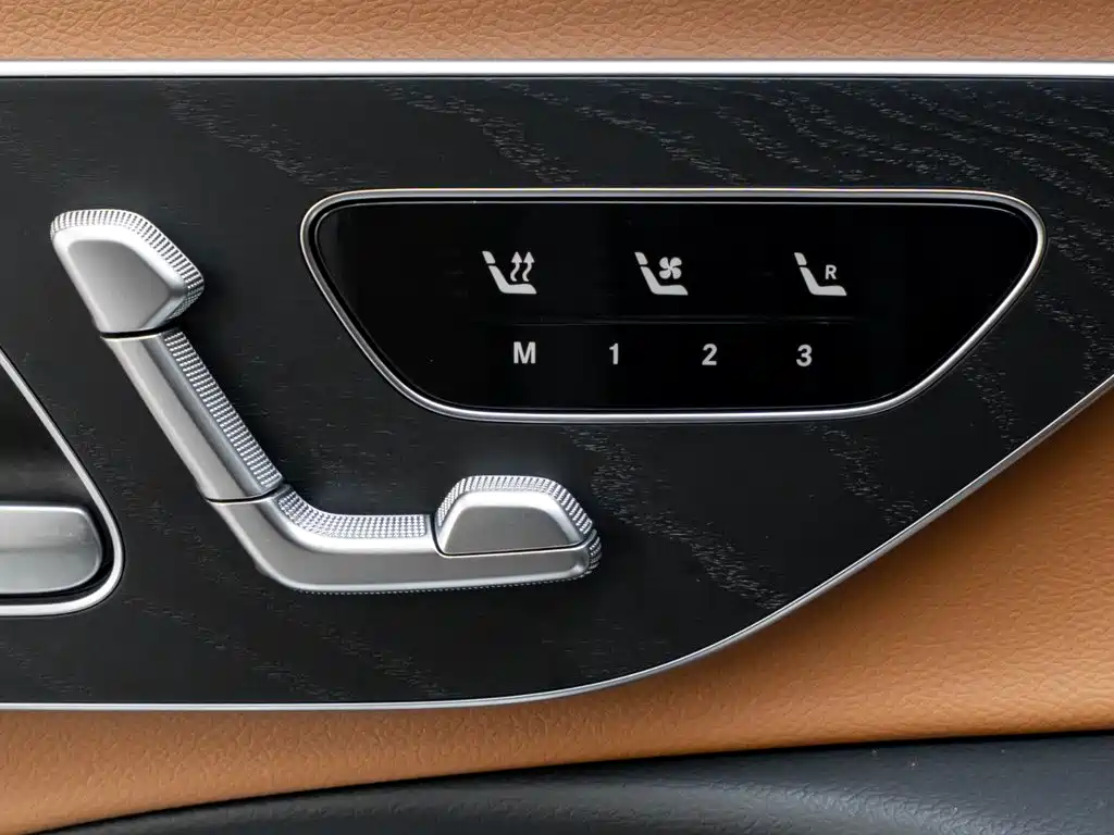 Mercedes-Benz E-Class — миниатюра 21