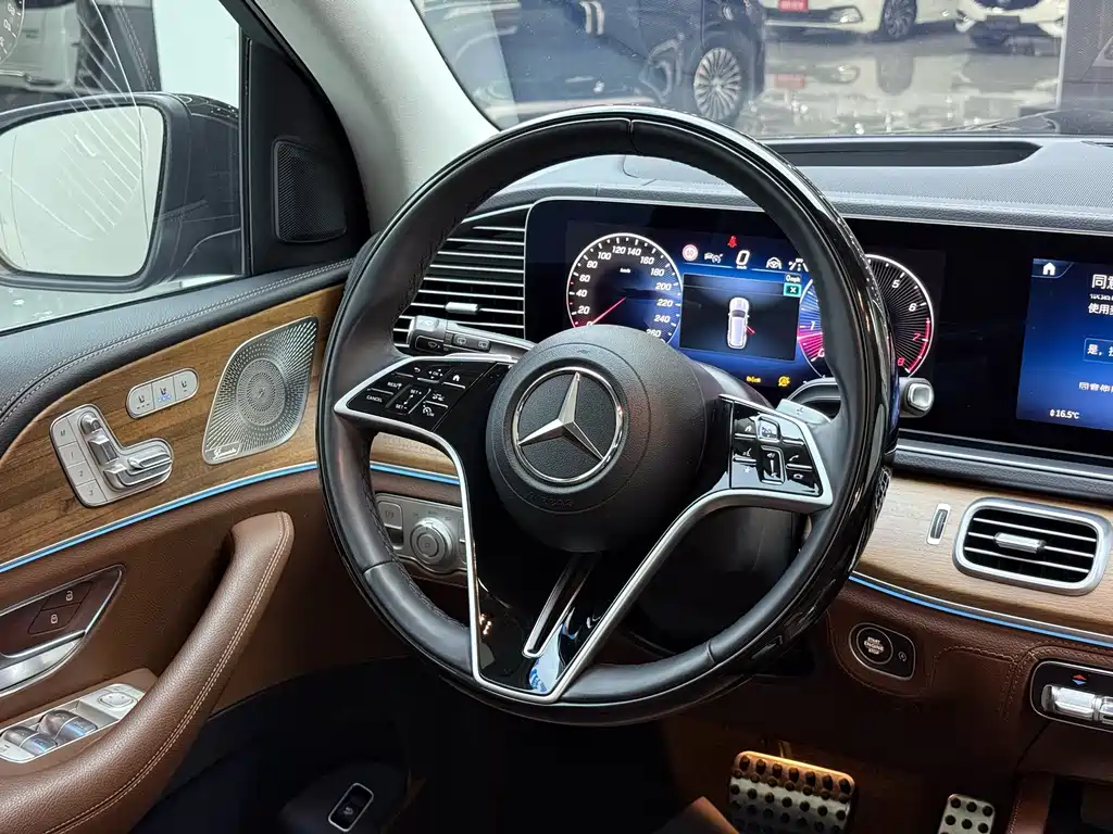 Mercedes-Benz GLS — миниатюра 8