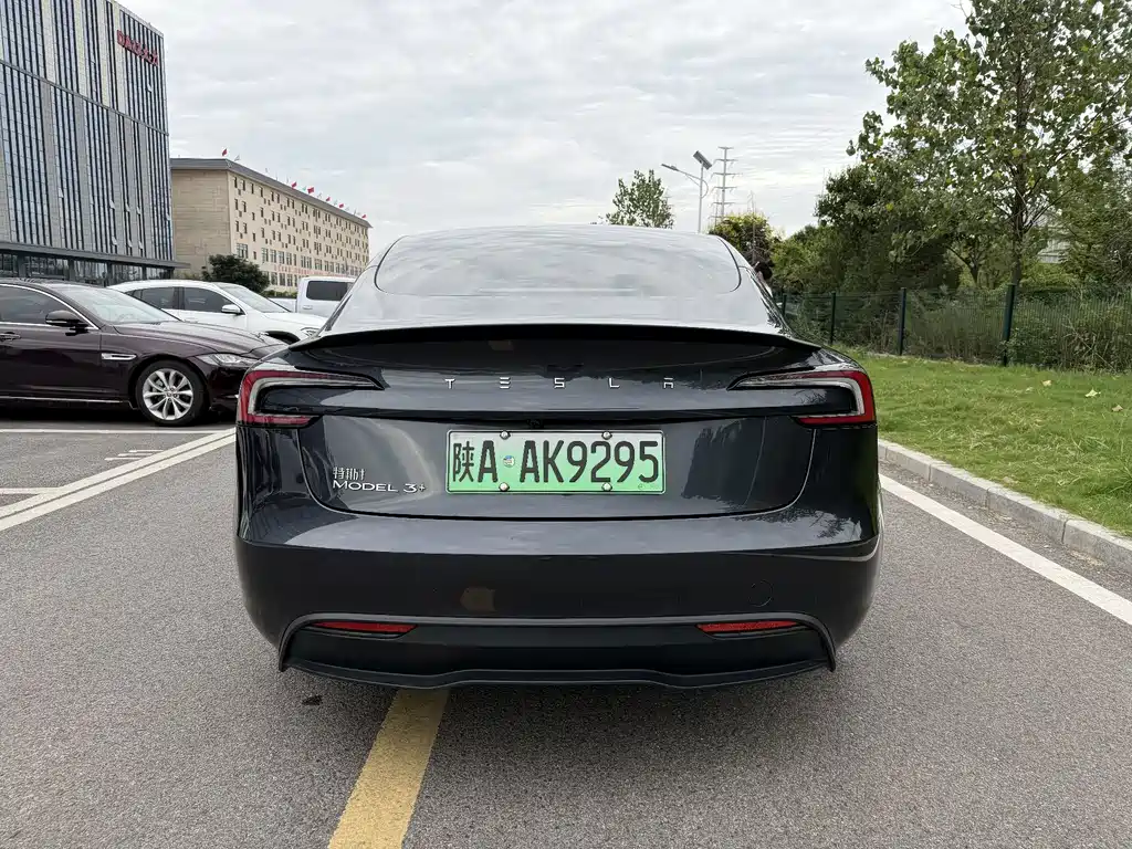 Tesla Model 3 — миниатюра 14