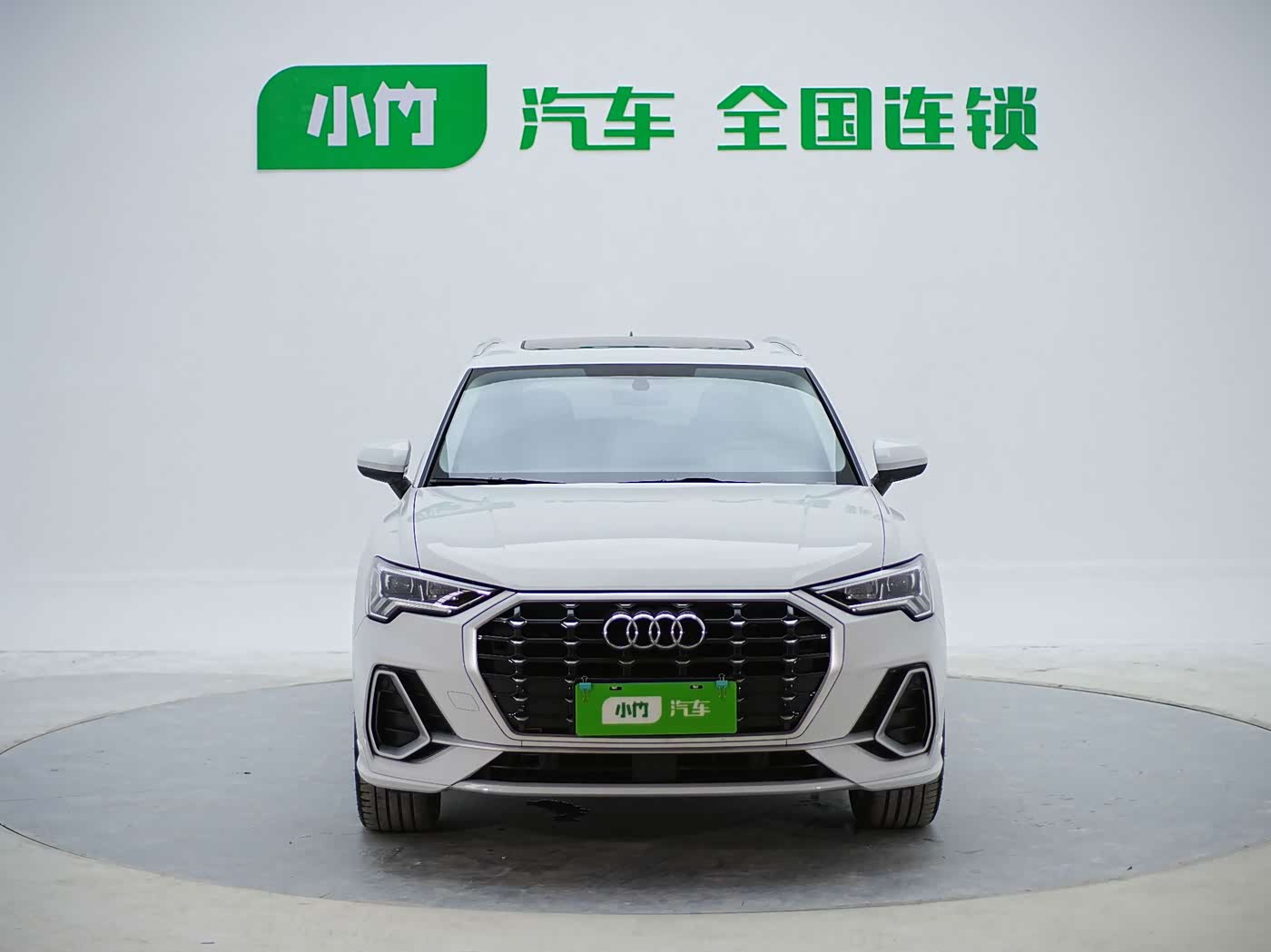 Audi Q3 1.4 л 2022 г. Белый, пробег 15000 км