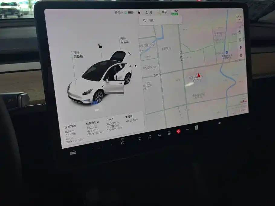 Tesla Model Y — миниатюра 13