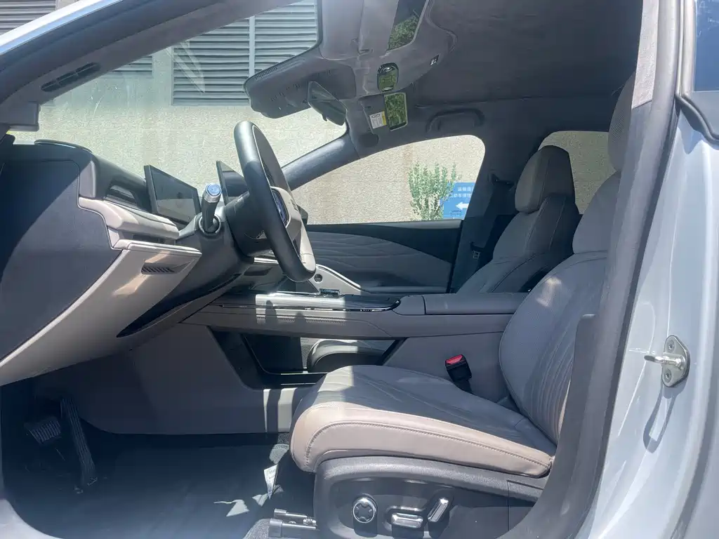 Geely Galaxy Galaxy 8 8 2025 130km EM-i Flagship