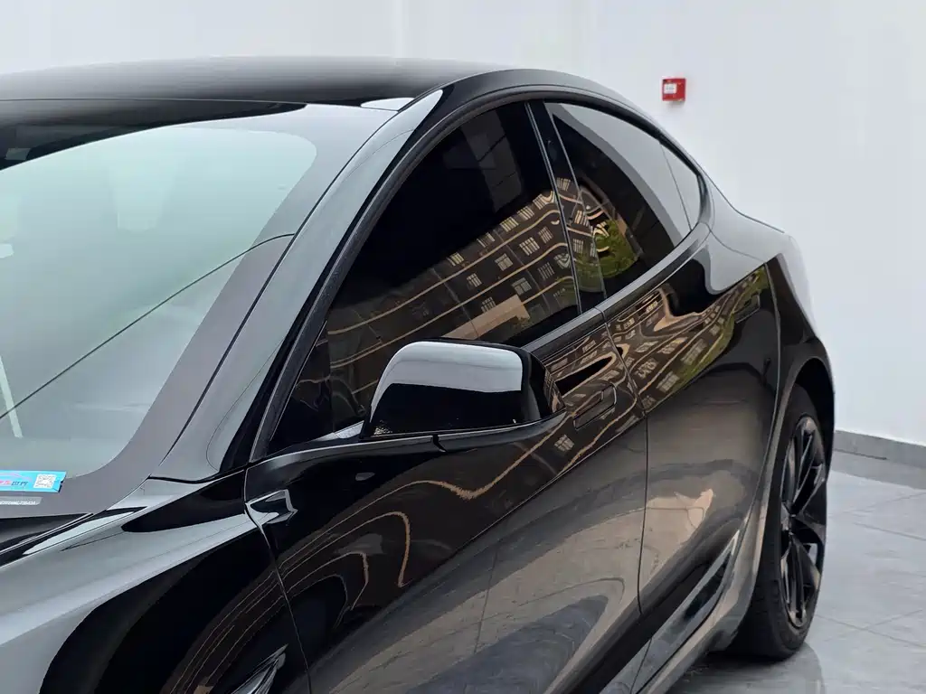 Tesla Model 3 — миниатюра 15