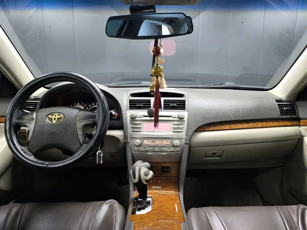 Toyota Camry — миниатюра 8