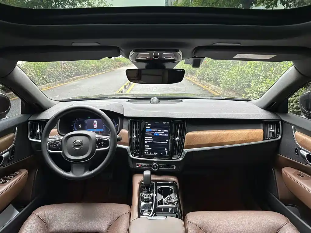 Volvo S90 2024 Luxury