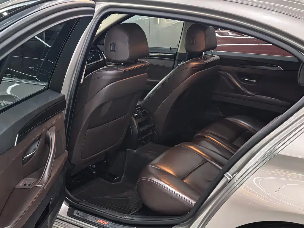 BMW 5 Series — миниатюра 5