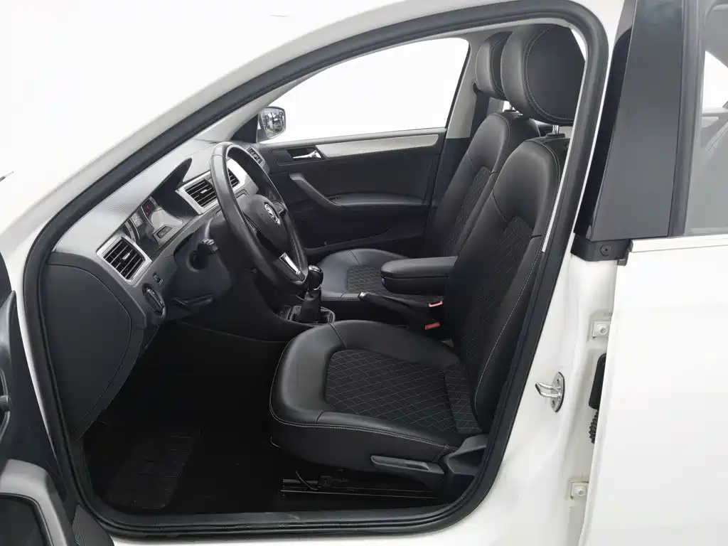 Skoda Rapid — миниатюра 10