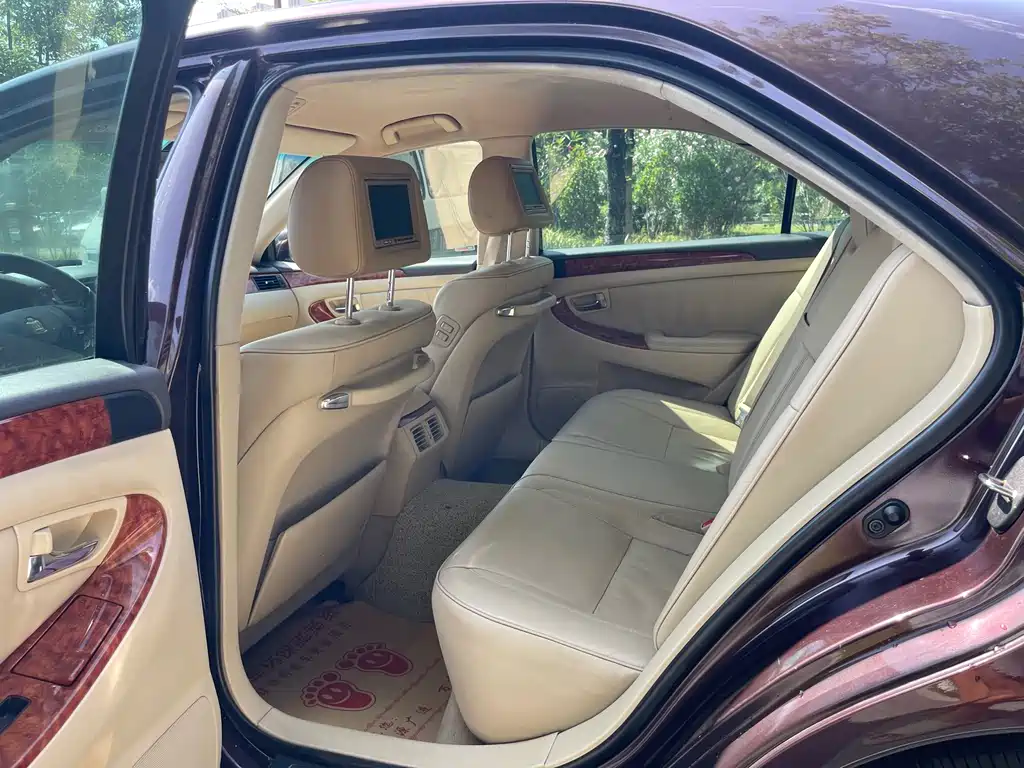 Toyota Crown — миниатюра 6