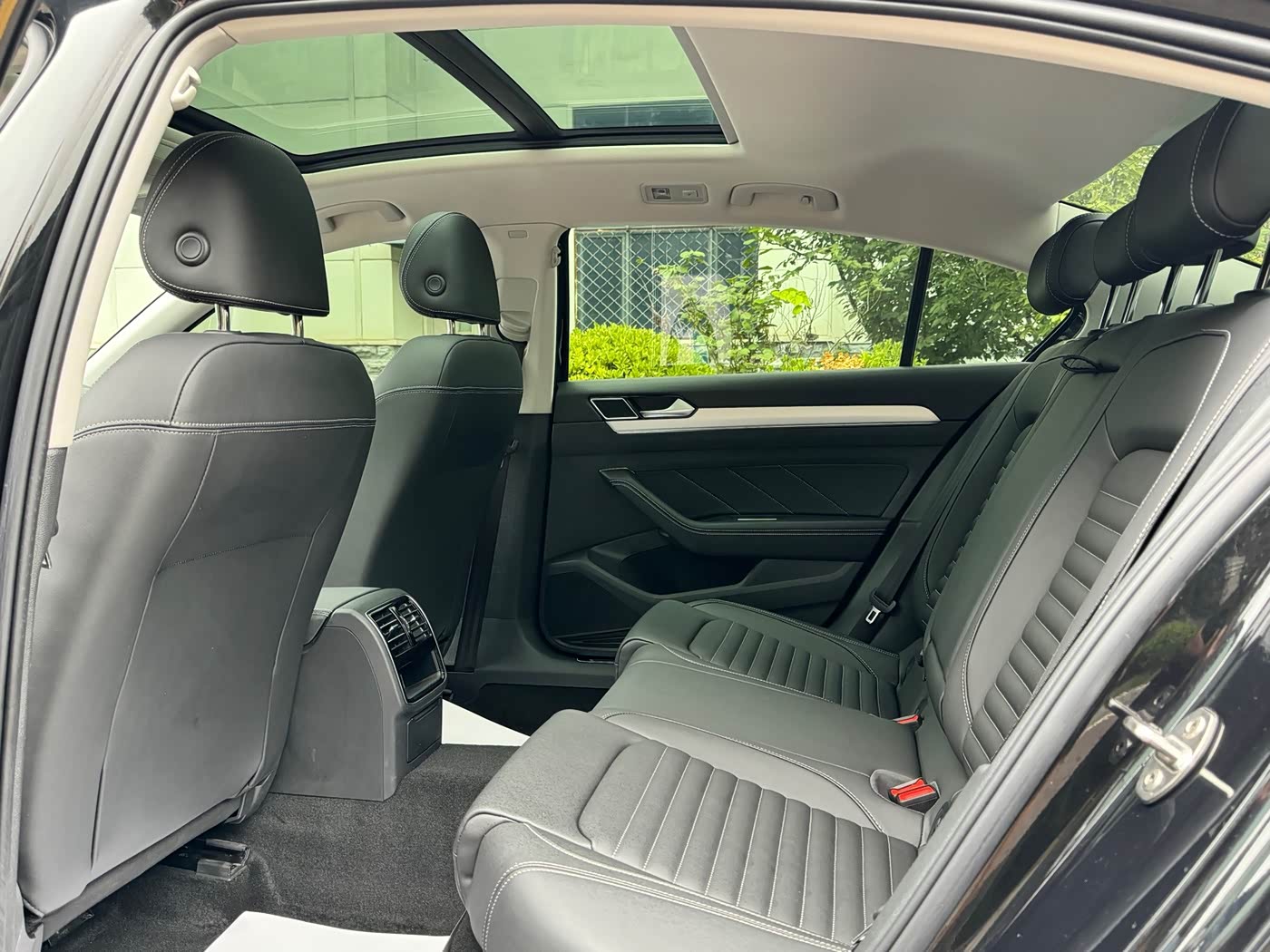 Volkswagen Magotan 1.4 л 2023 г. Чёрный, пробег 28000 км