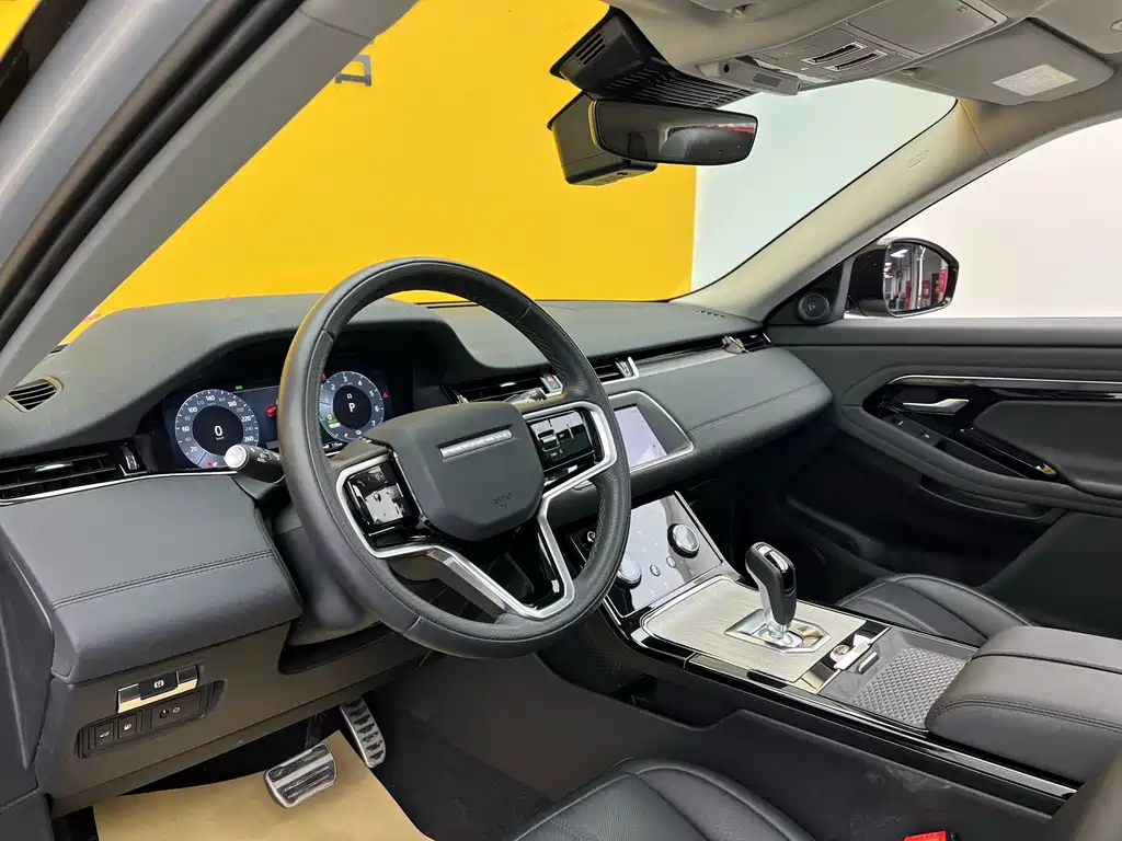 Land Rover Range Rover Evoque 2022 L P300e