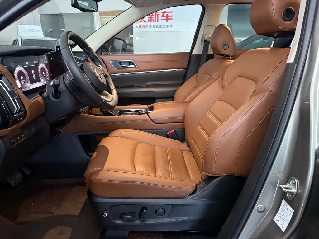 NISSAN EXPLORING THE LAND