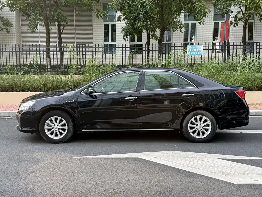 Toyota Camry — миниатюра 4
