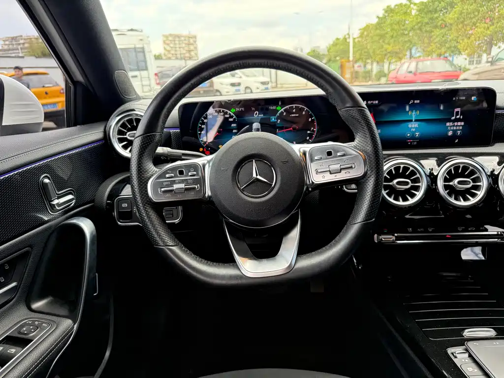 Mercedes-Benz A-Class — миниатюра 8
