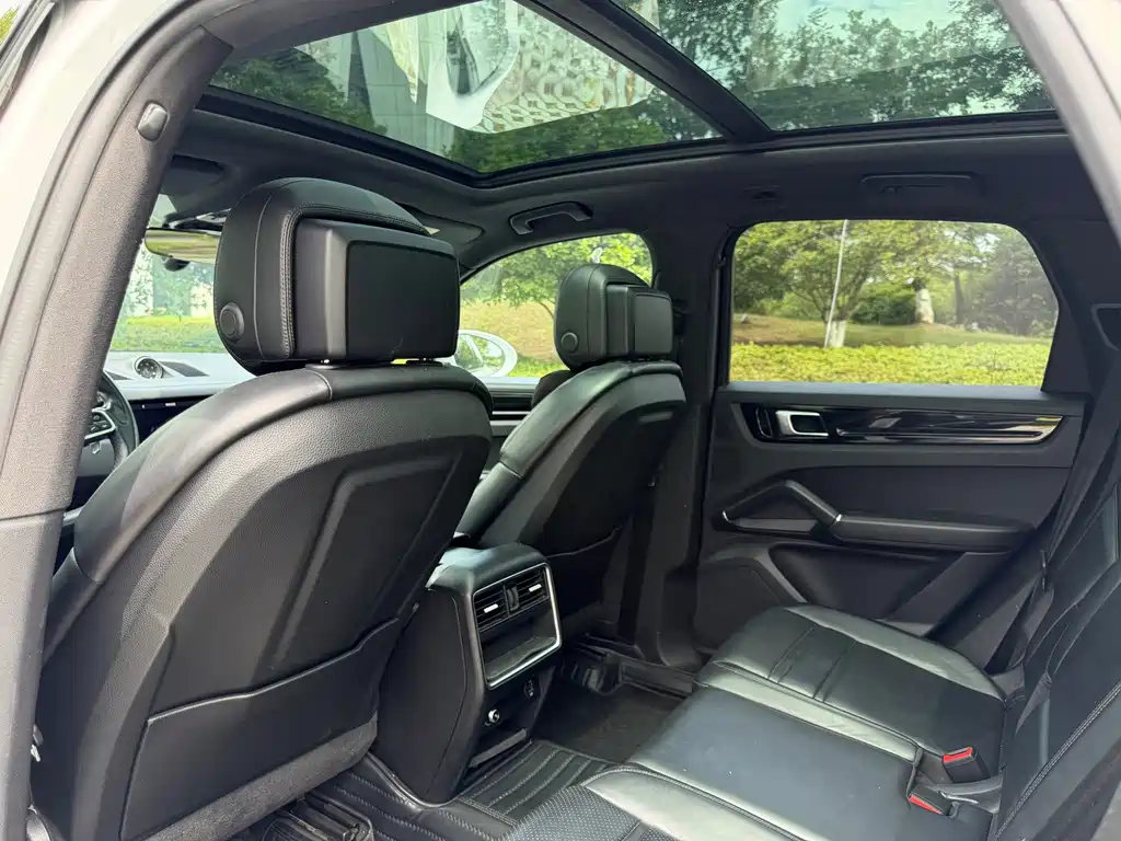 Porsche Cayenne — миниатюра 14