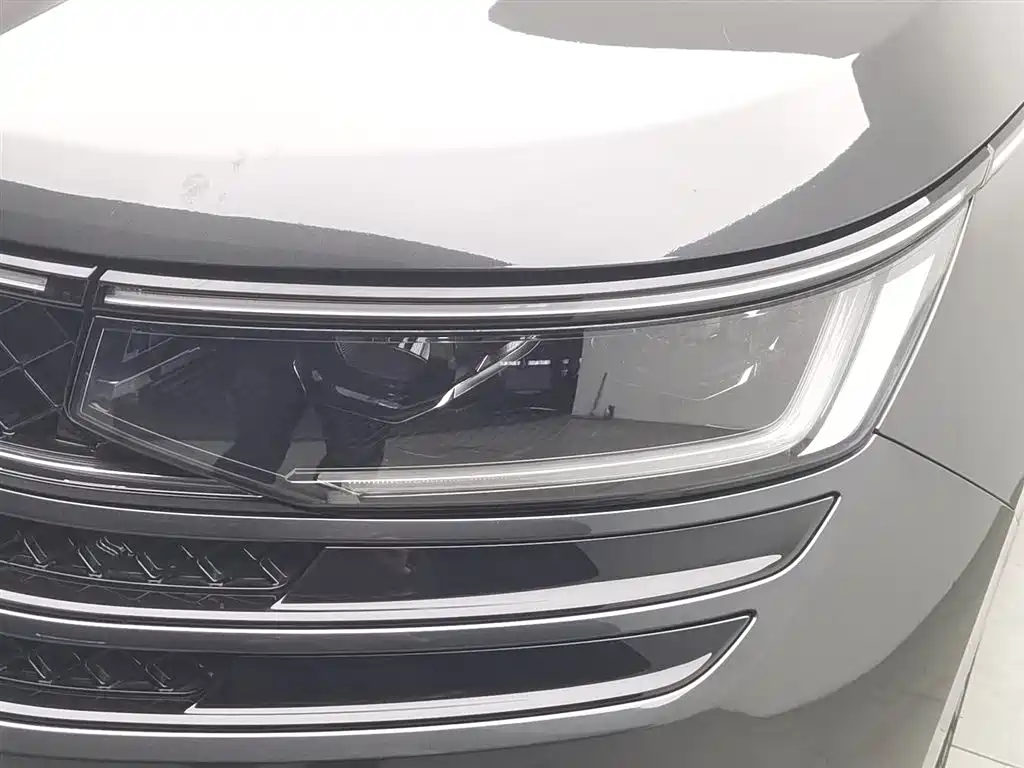 Volkswagen Tavendor 2023 380TSI R-Line
