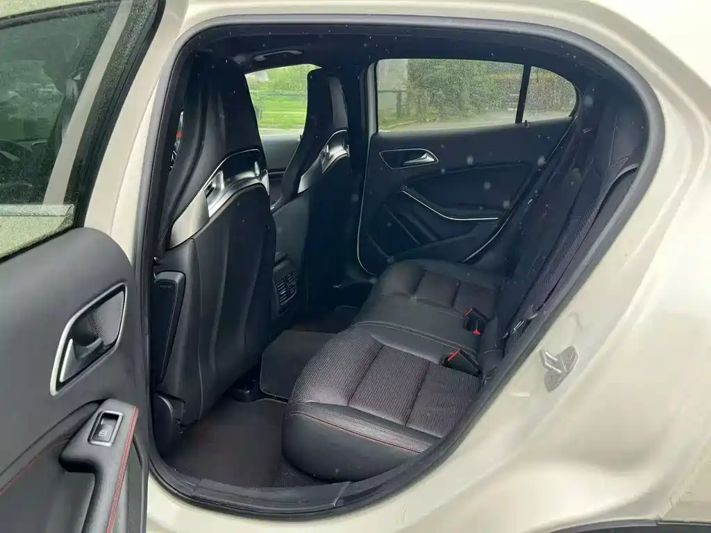 Mercedes-Benz GLA AMG — миниатюра 6