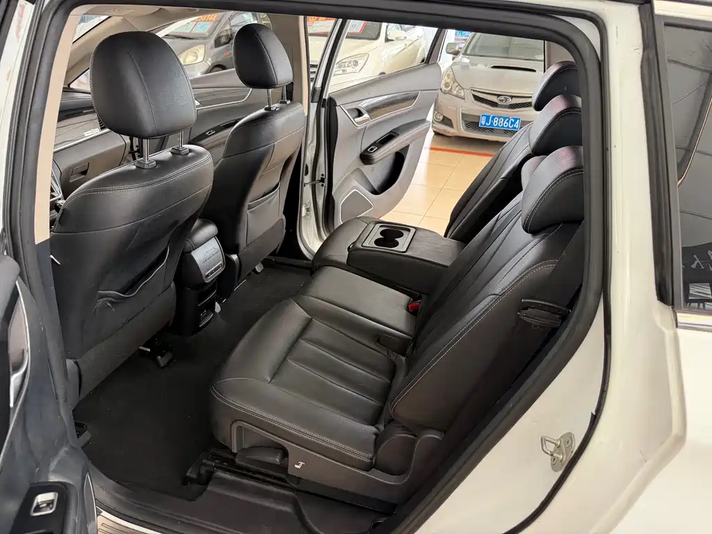 BYD MAX — миниатюра 25